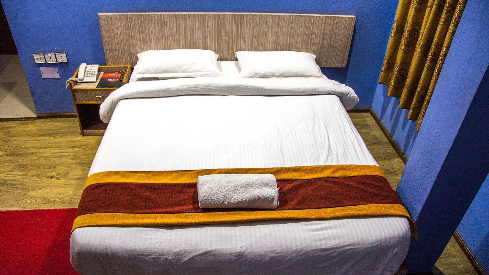 Oyo 789 Hotel Shivam Plaza Kathmandu Exterior foto